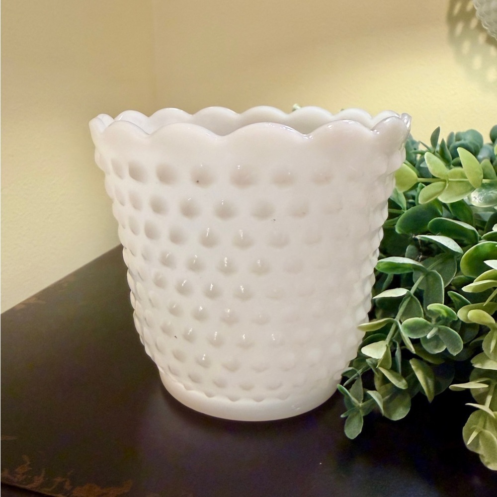 VINTAGE, FIRE KING, WHITE MILK GLASS, HOBNAIL & BARS PLANTER. 4 3/4”W X 4 3/8”H